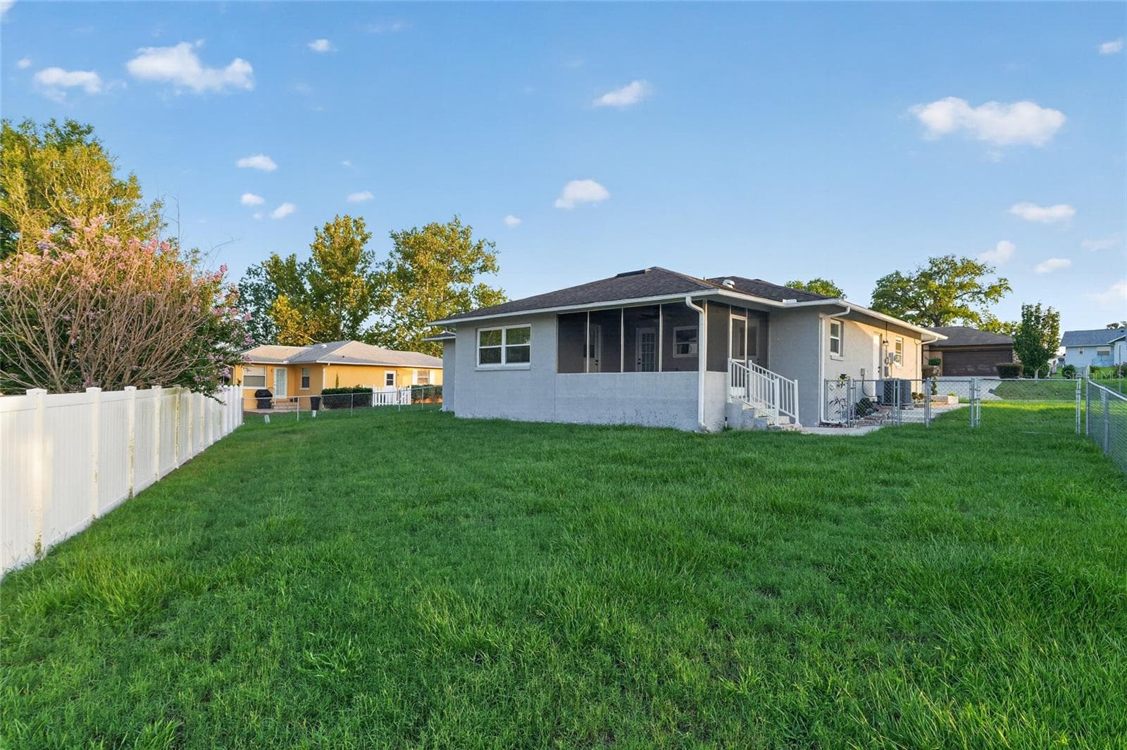 Single Family Residence at 3705 N HONEYLOCUST DR, BEVERLY HILLS, photo 58 of 66