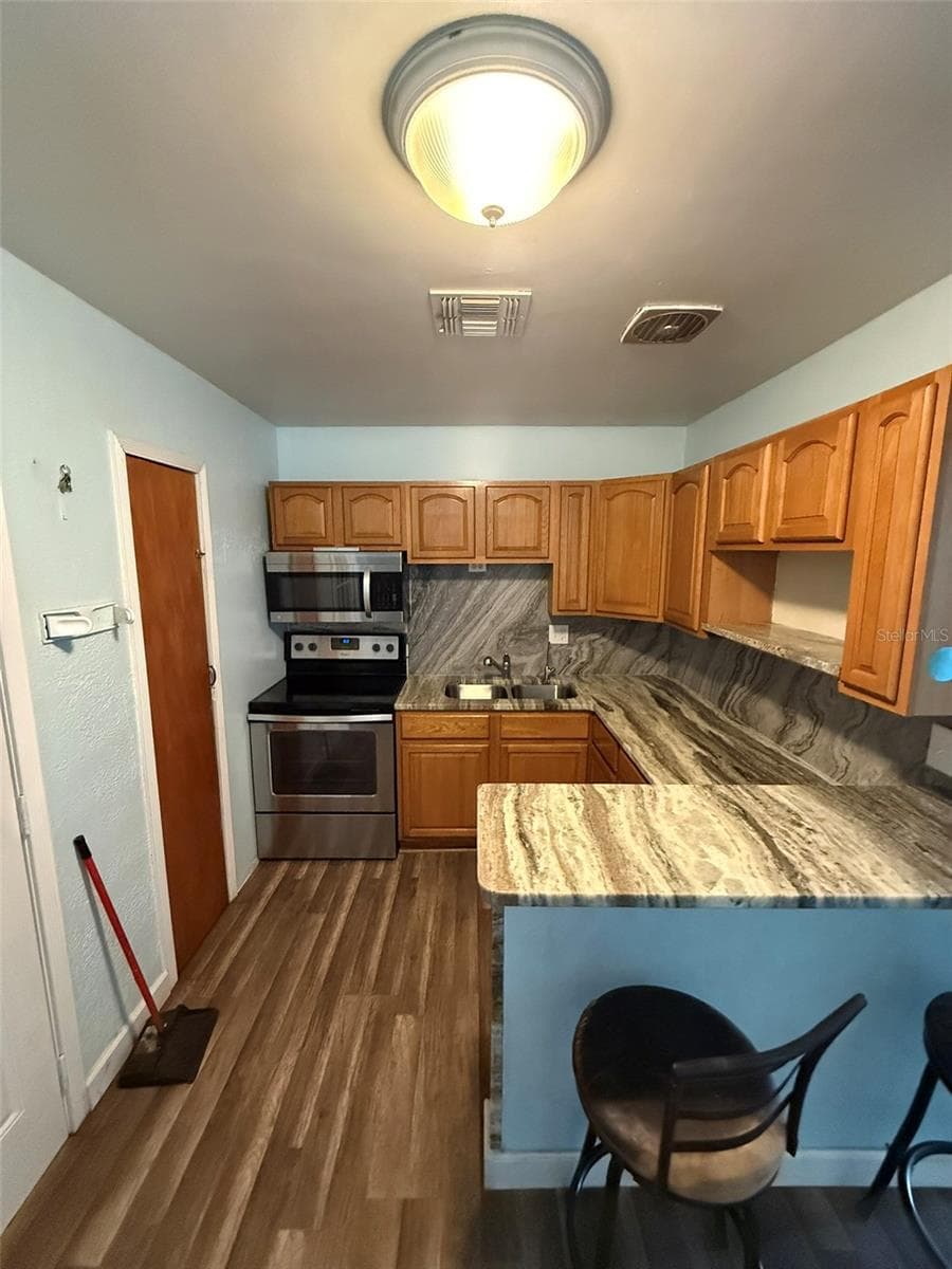 Single Family Residence at 1038 CANAL DR W, LAKELAND, photo 8 of 20