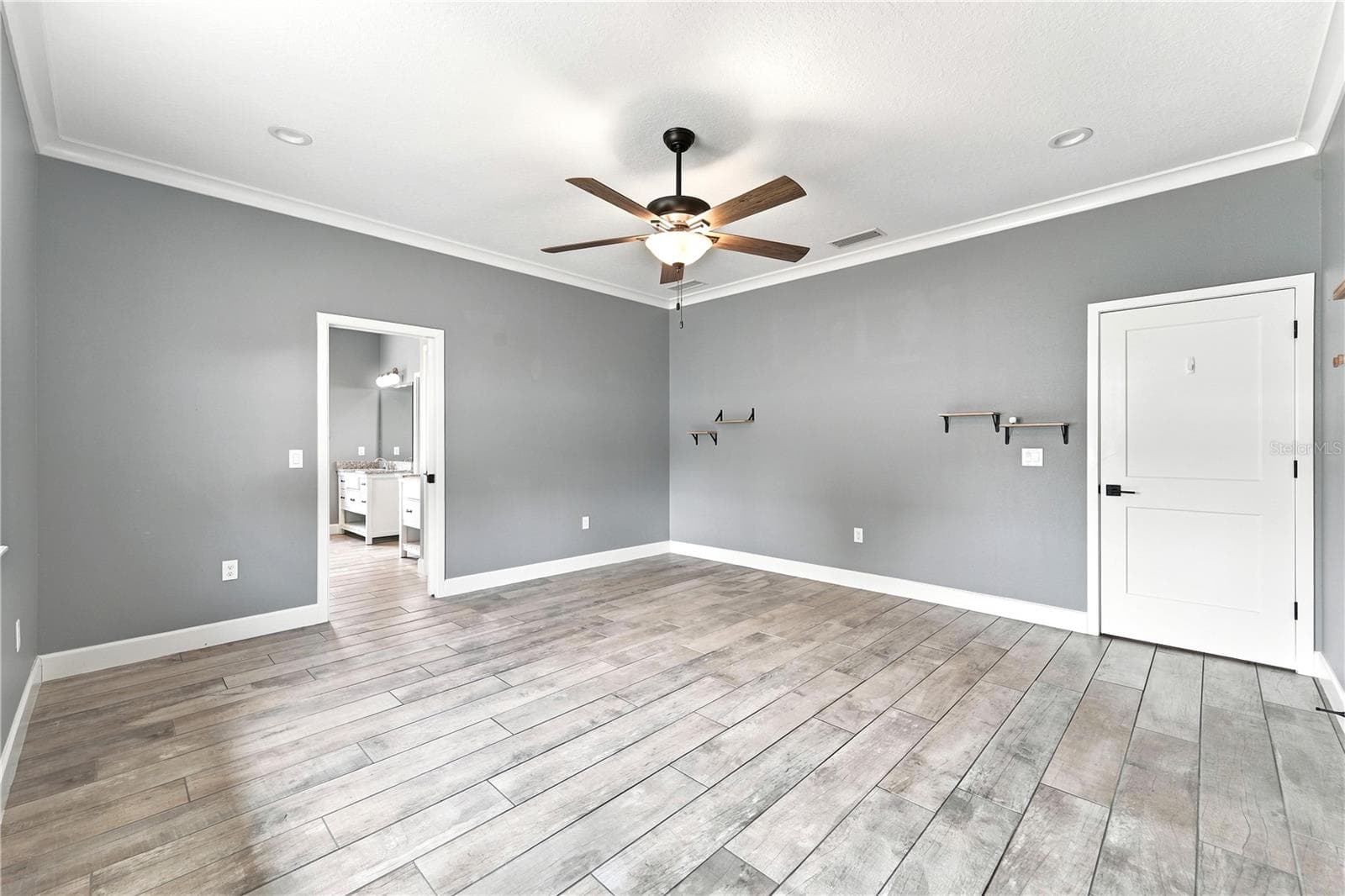 rimary Bedroom leading out of the primary bathroom. - 125 LONGWOOD DR, OSTEEN