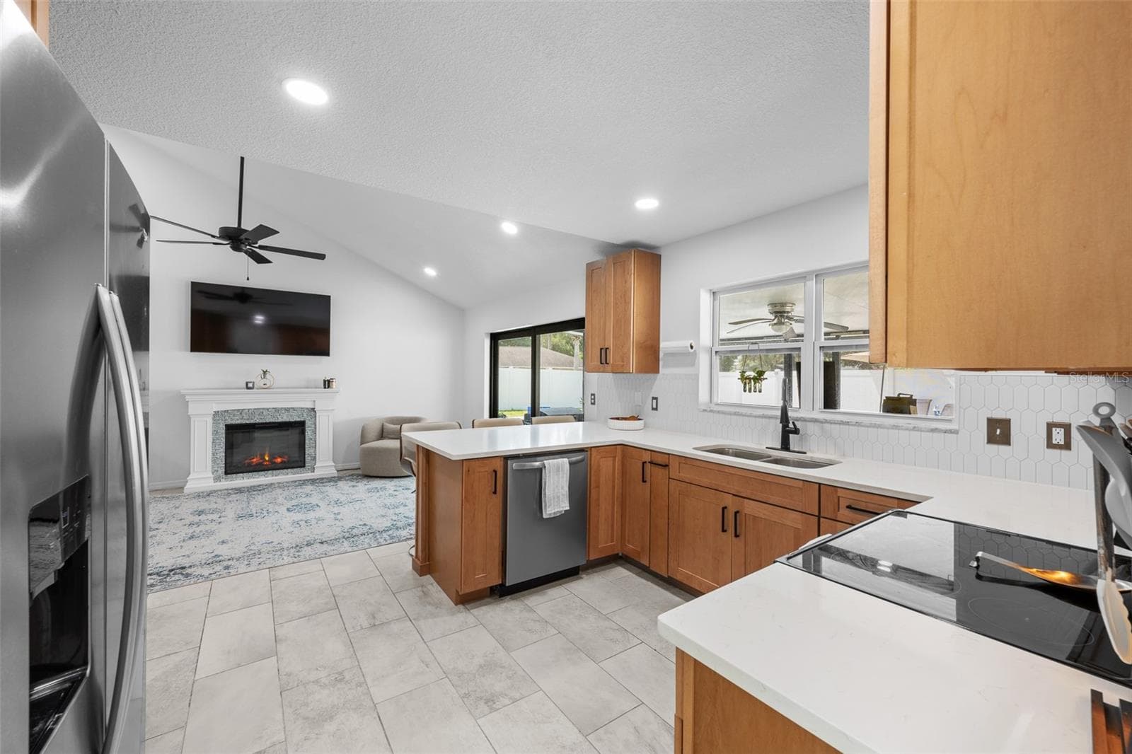 Single Family Residence at 14018 CASCADE LN, TAMPA, photo 12 of 51