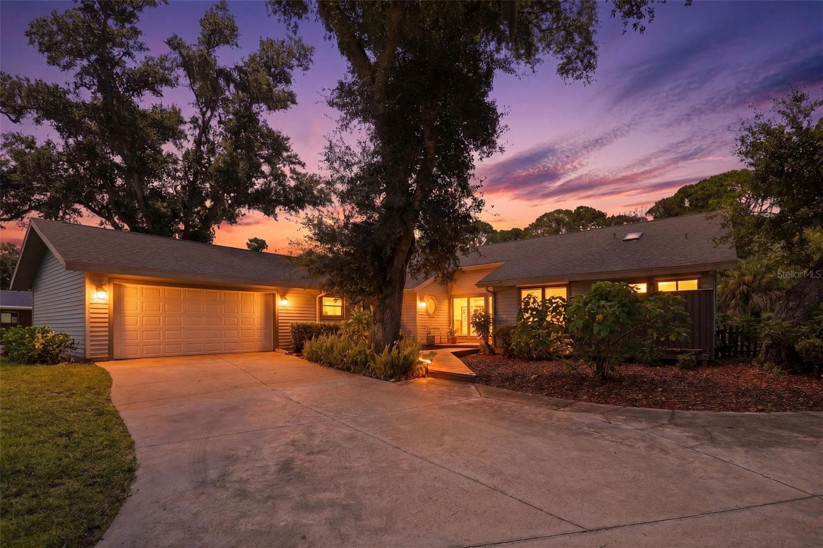 881 PINTO CIR