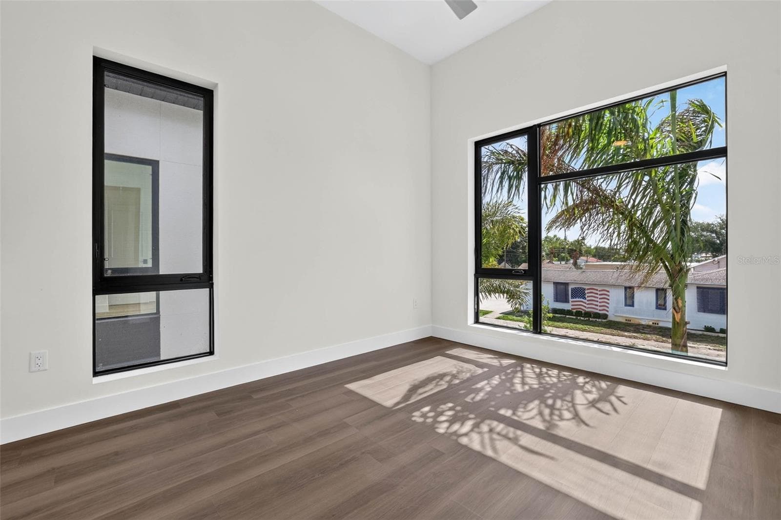 Townhouse at 100 36TH ST N, ST PETERSBURG, photo 14 of 28