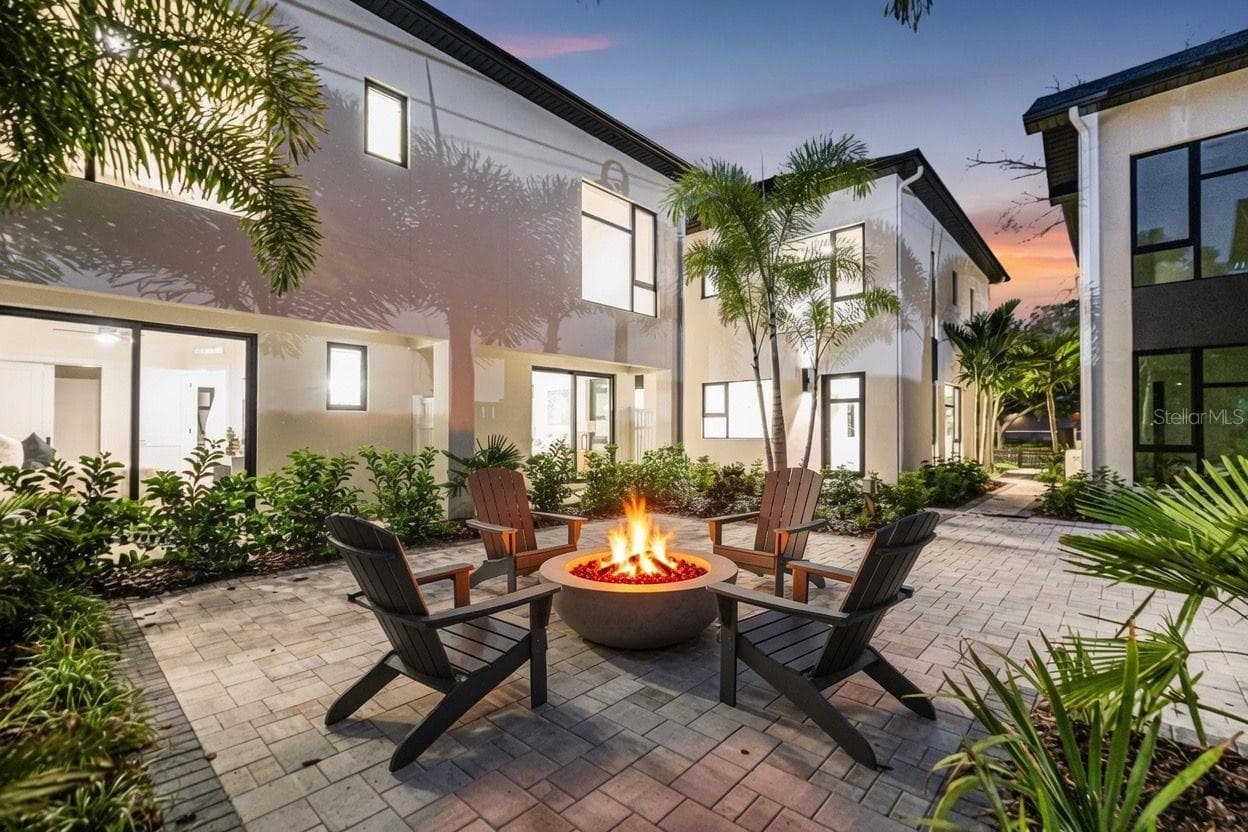 Townhouse at 100 36TH ST N, ST PETERSBURG, photo 21 of 28