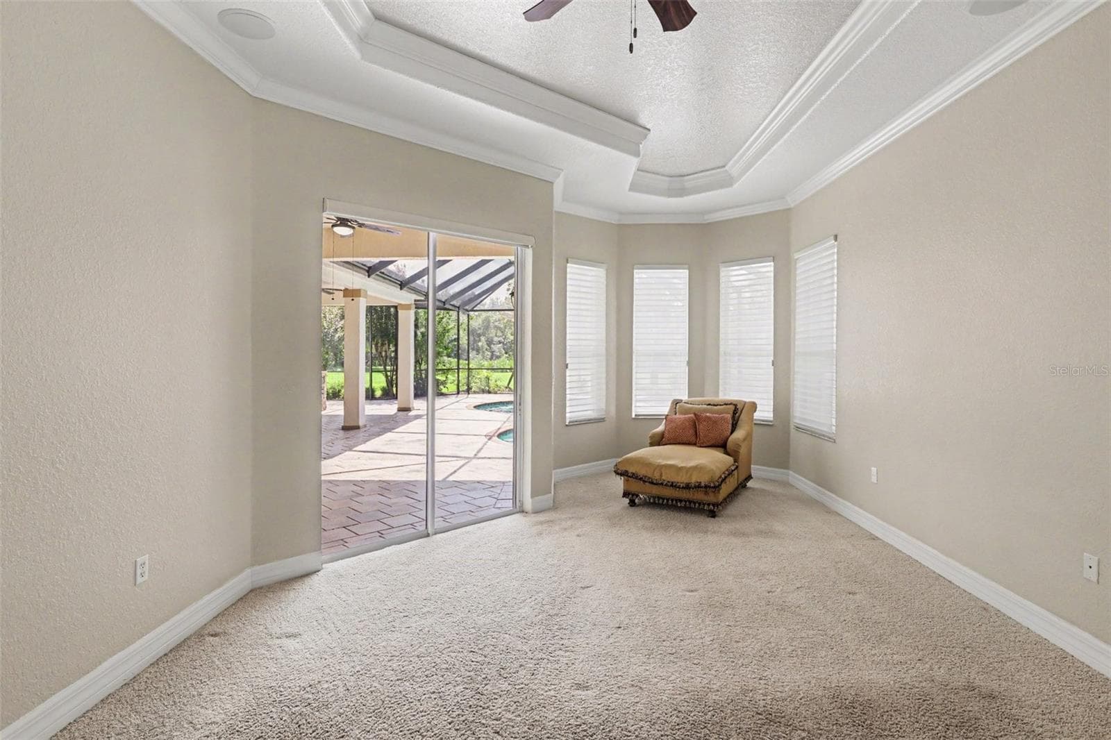 Primary bedroom has recessed nook - 2912 HAMPTON PLACE CT, PLANT CITY