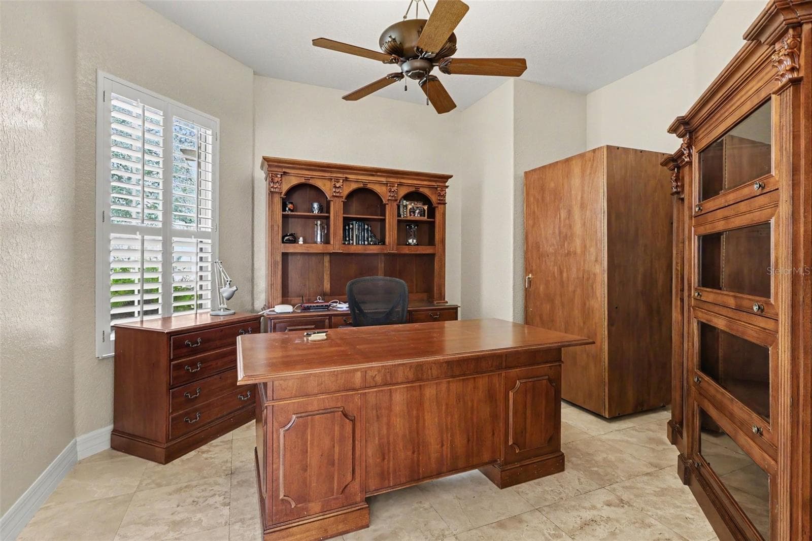 Office features travertine marble floor - 2912 HAMPTON PLACE CT, PLANT CITY