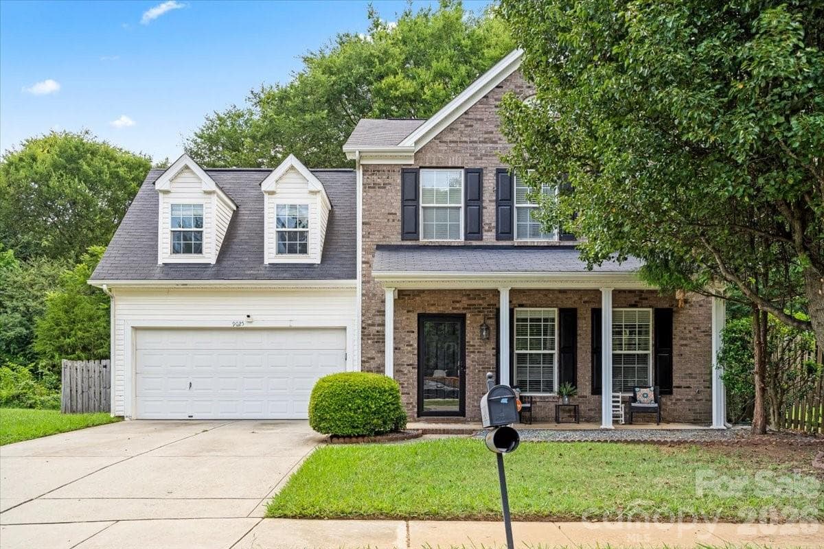 Single Family Residence at 9025 Davis Crossing Court, Charlotte, photo 2 of 24
