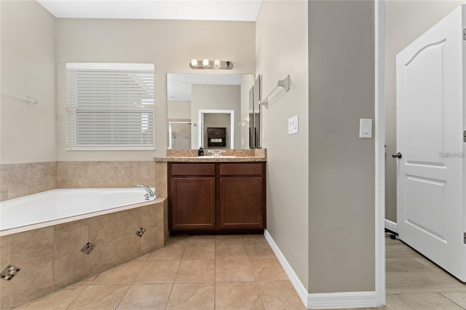 Single Family Residence at 14537 SAN LORENZO DR, ORLANDO, photo 21 of 48