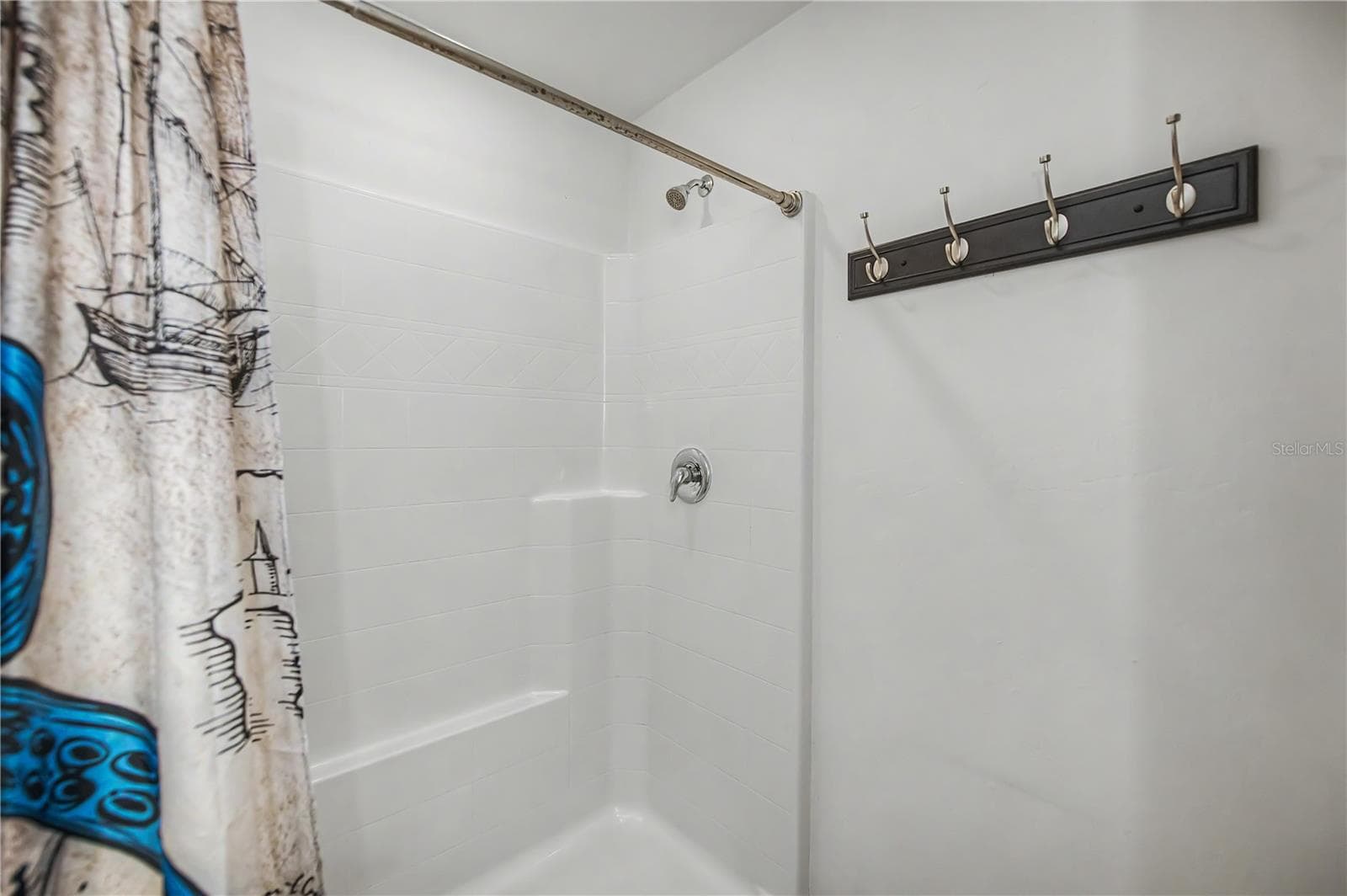 Primary Bathroom Features Tub/Shower Combo - 2555 ATWATER DR, NORTH PORT