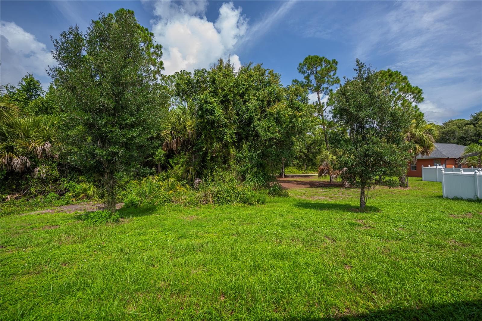 Generous Size Backyard With Mature Landscaping - 2555 ATWATER DR, NORTH PORT