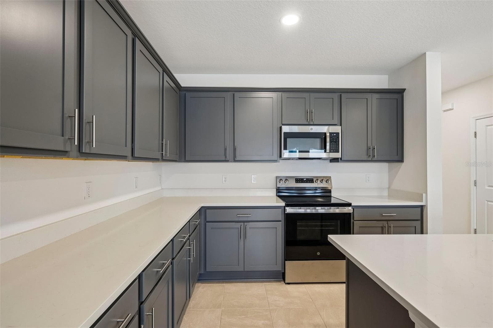 Townhouse at 6848 HOLCOMBE DOWN DR, ZEPHYRHILLS, photo 6 of 32