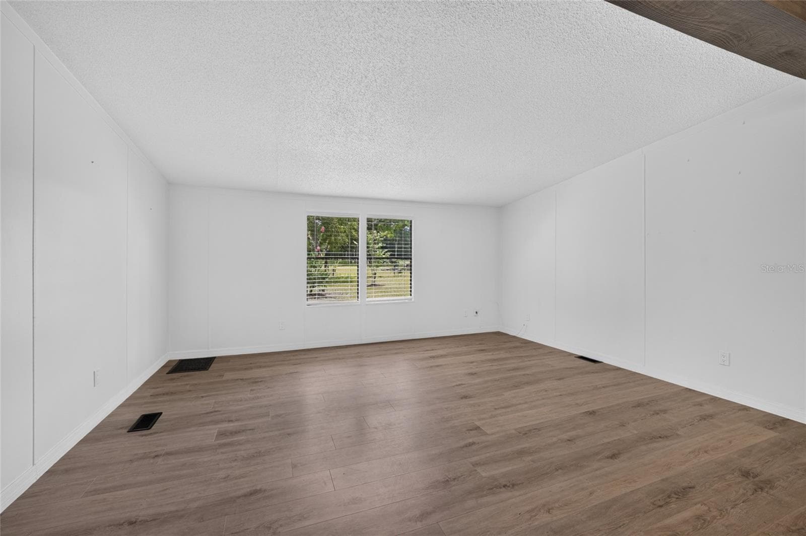 Manufactured Home at 3353 SW 181ST CT, DUNNELLON, photo 5 of 60