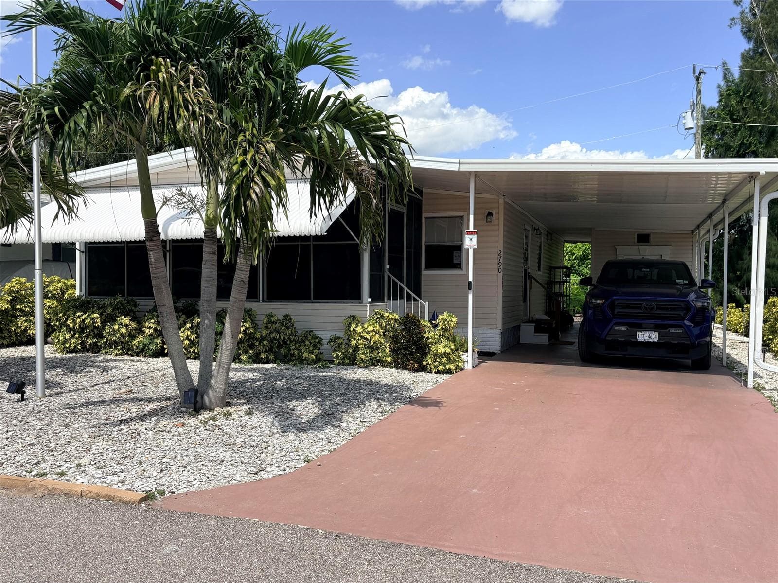 Manufactured Home at 2790 INDIANWOOD DR, NORTH FORT MYERS, photo 2 of 25