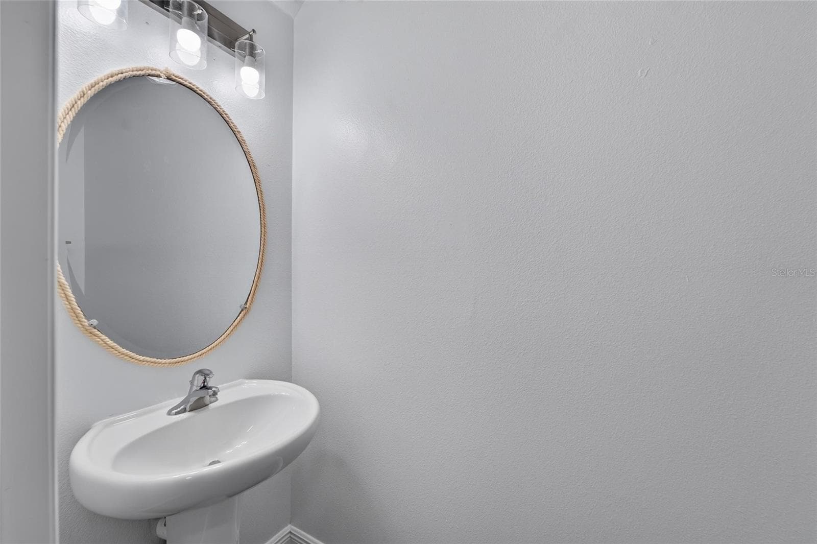 Half Bath 1st Floor - 9637 TRONCAIS CIR, THONOTOSASSA