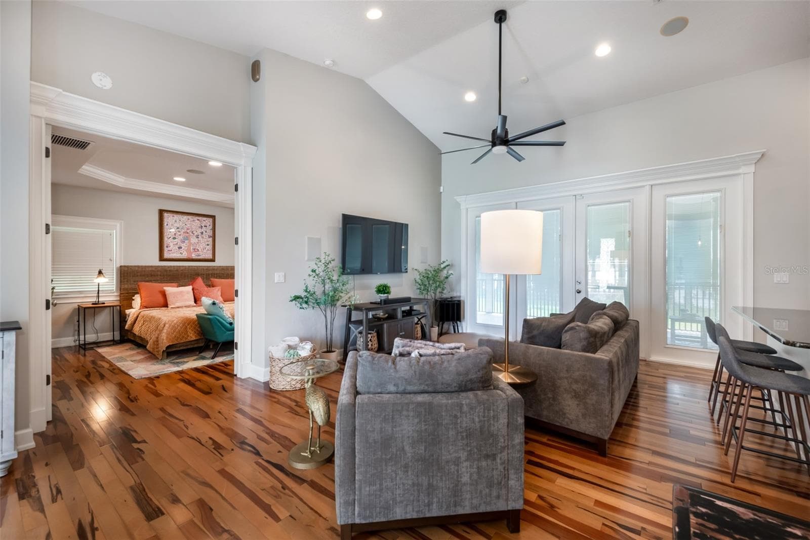 Living room - 834 MILLSHORE DR, CHULUOTA