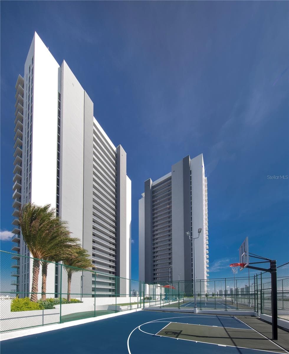 16385 BISCAYNE BLVD #305
