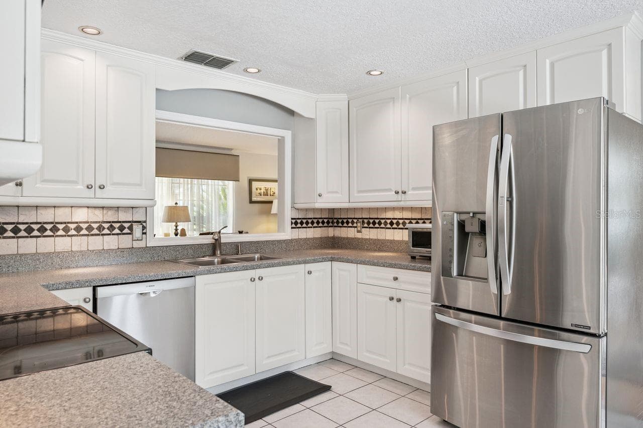Single Family Residence at 1129 CLIMBING ROSE DR, OCOEE, photo 20 of 55