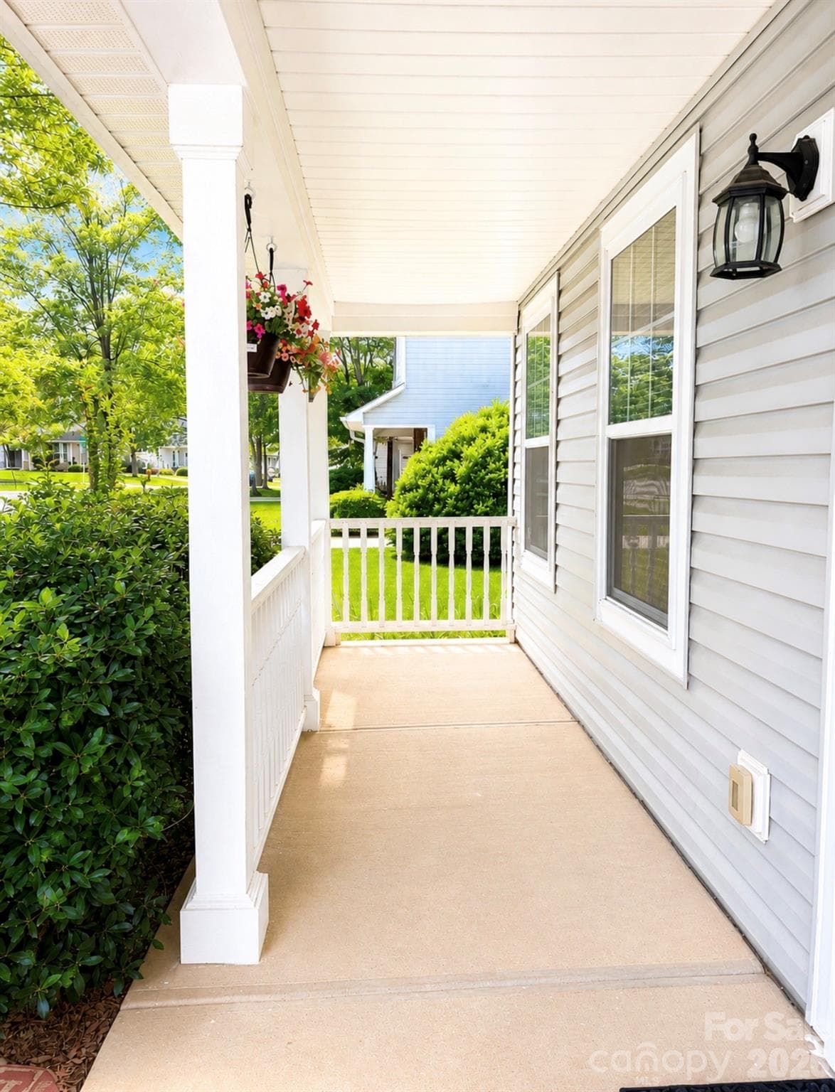 Single Family Residence at 413 Peachtree Road, Charlotte, photo 2 of 15