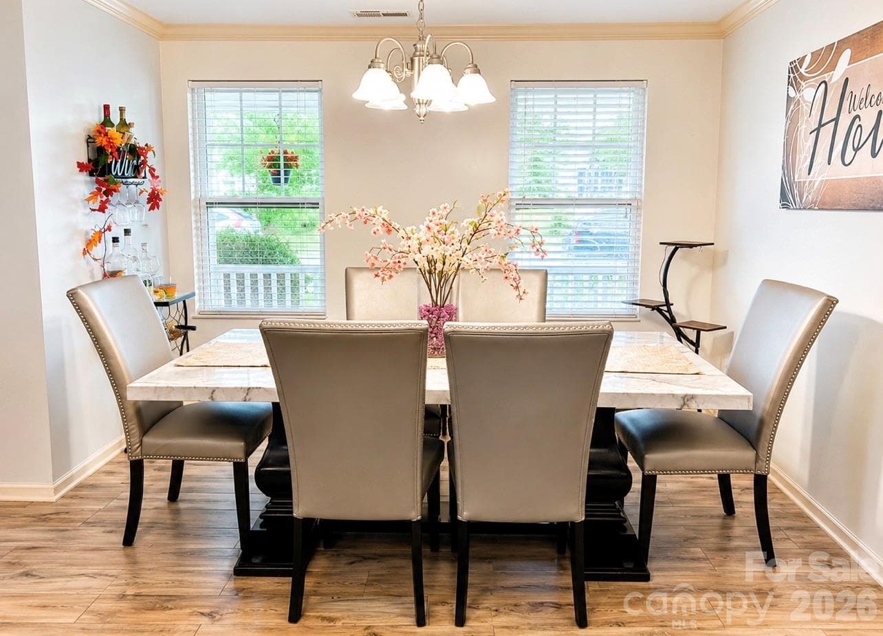 Single Family Residence at 413 Peachtree Road, Charlotte, photo 5 of 15