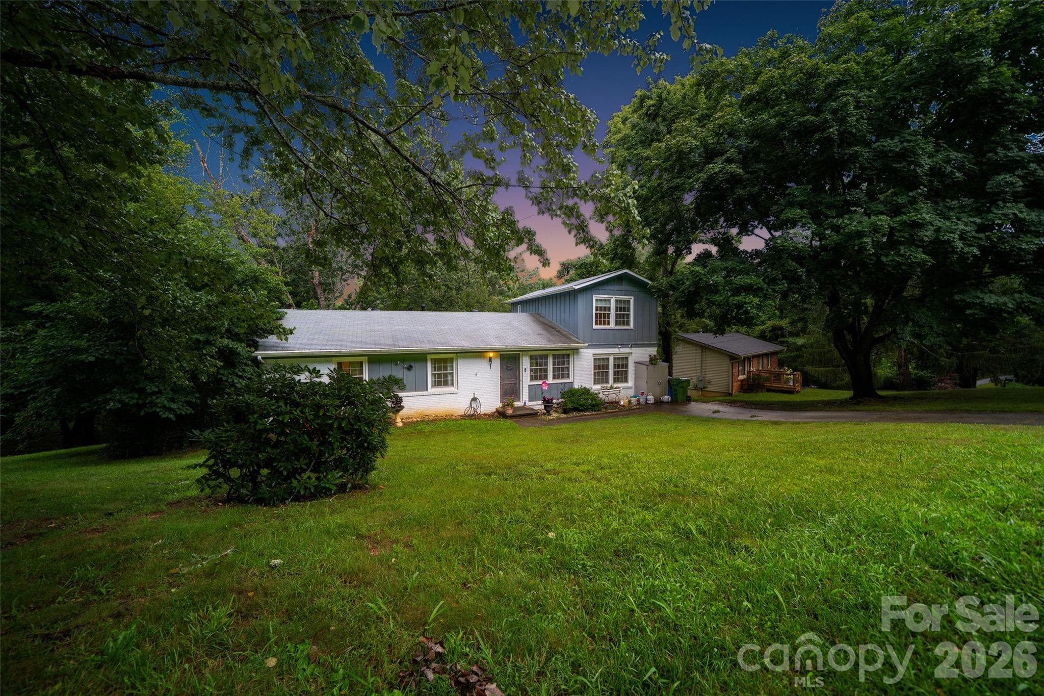 6 Hillview Circle