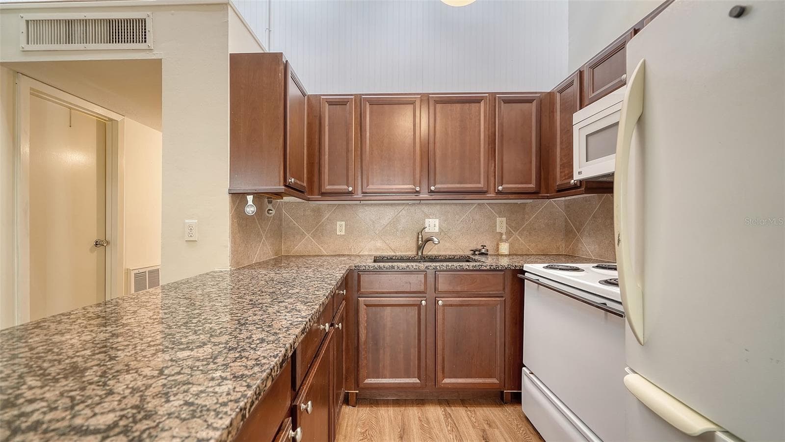 Kitchen - 500 N JEFFERSON AVE #B-5, SARASOTA