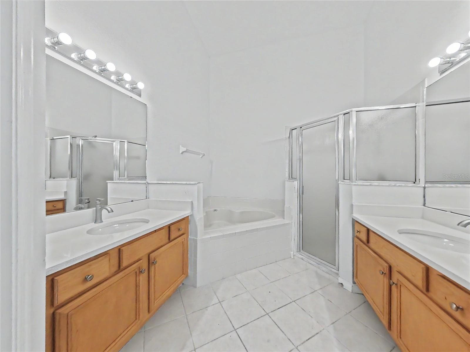 Single Family Residence at 544 CYPRESS TREE CT, ORLANDO, photo 19 of 32