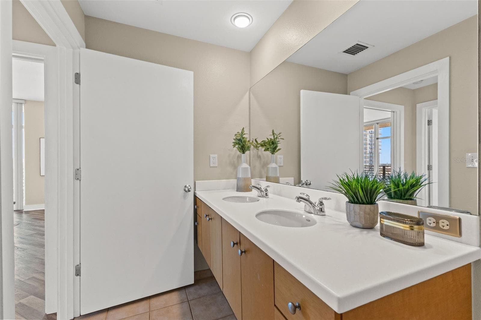 Condominium at 1120 E KENNEDY BLVD #1229, TAMPA, photo 26 of 52