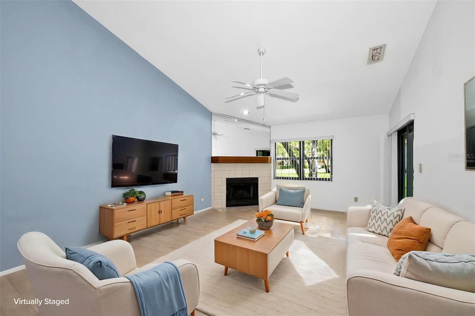 Virtually staged - 3477 HILLMOOR DR, PALM HARBOR