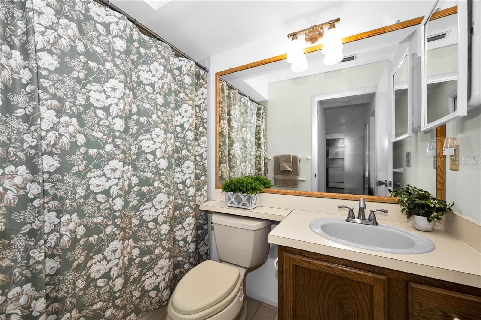 Virtually staged - 3477 HILLMOOR DR, PALM HARBOR