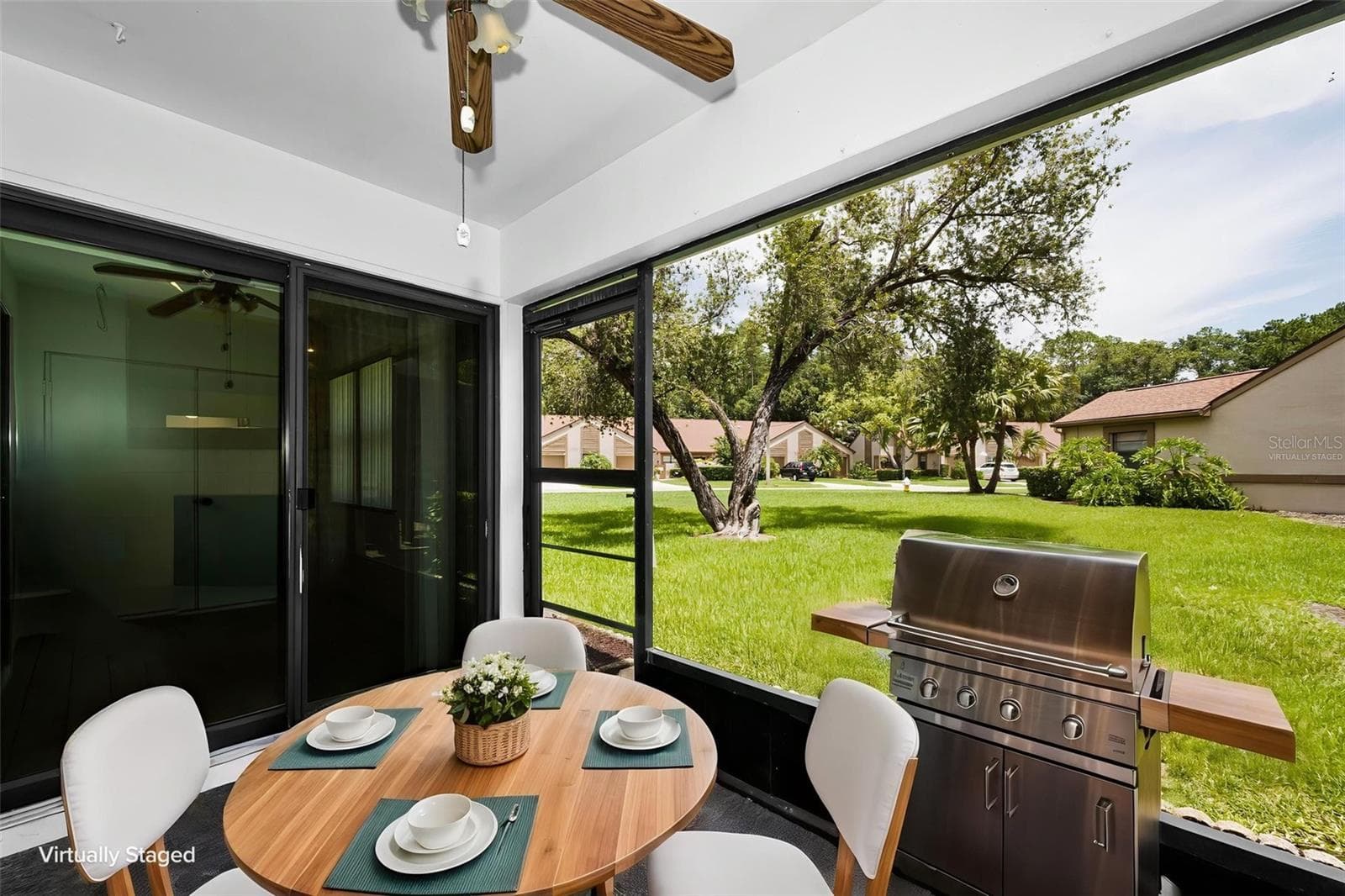 Virtually staged - 3477 HILLMOOR DR, PALM HARBOR