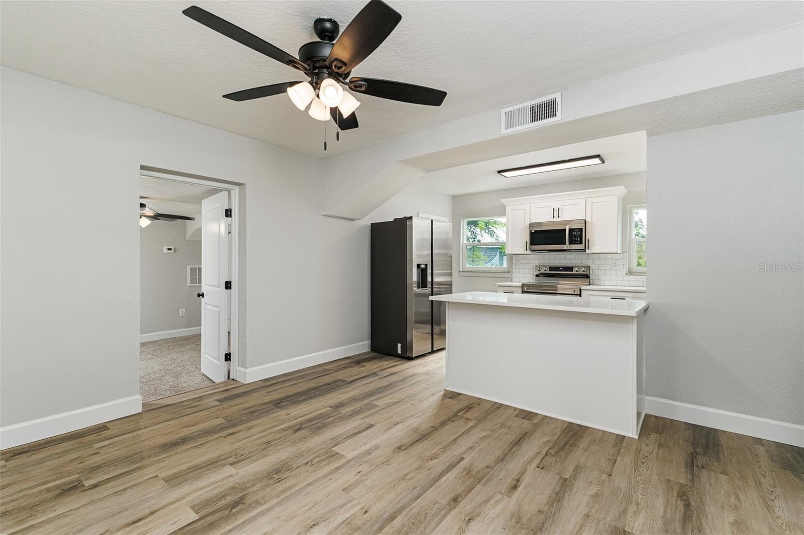 Single Family Residence at 526 VICTORIA BLVD, AUBURNDALE, photo 2 of 19