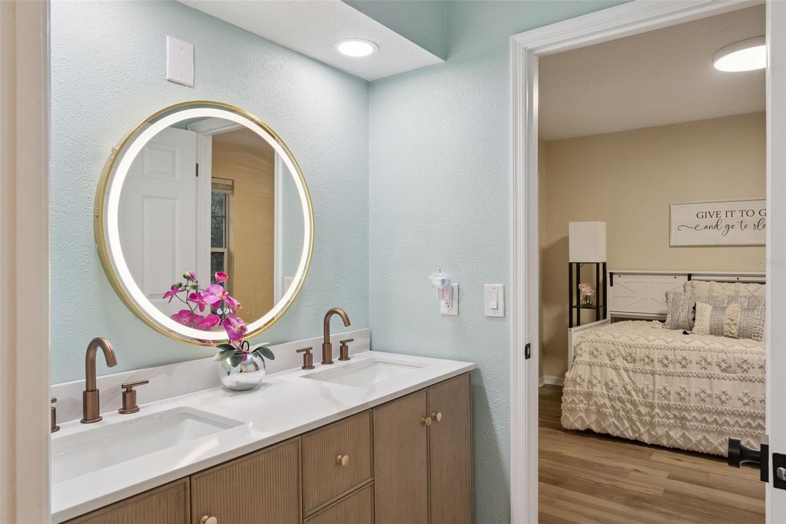 Jack and Jill Bath - 8355 DIAMOND COVE CIR, ORLANDO