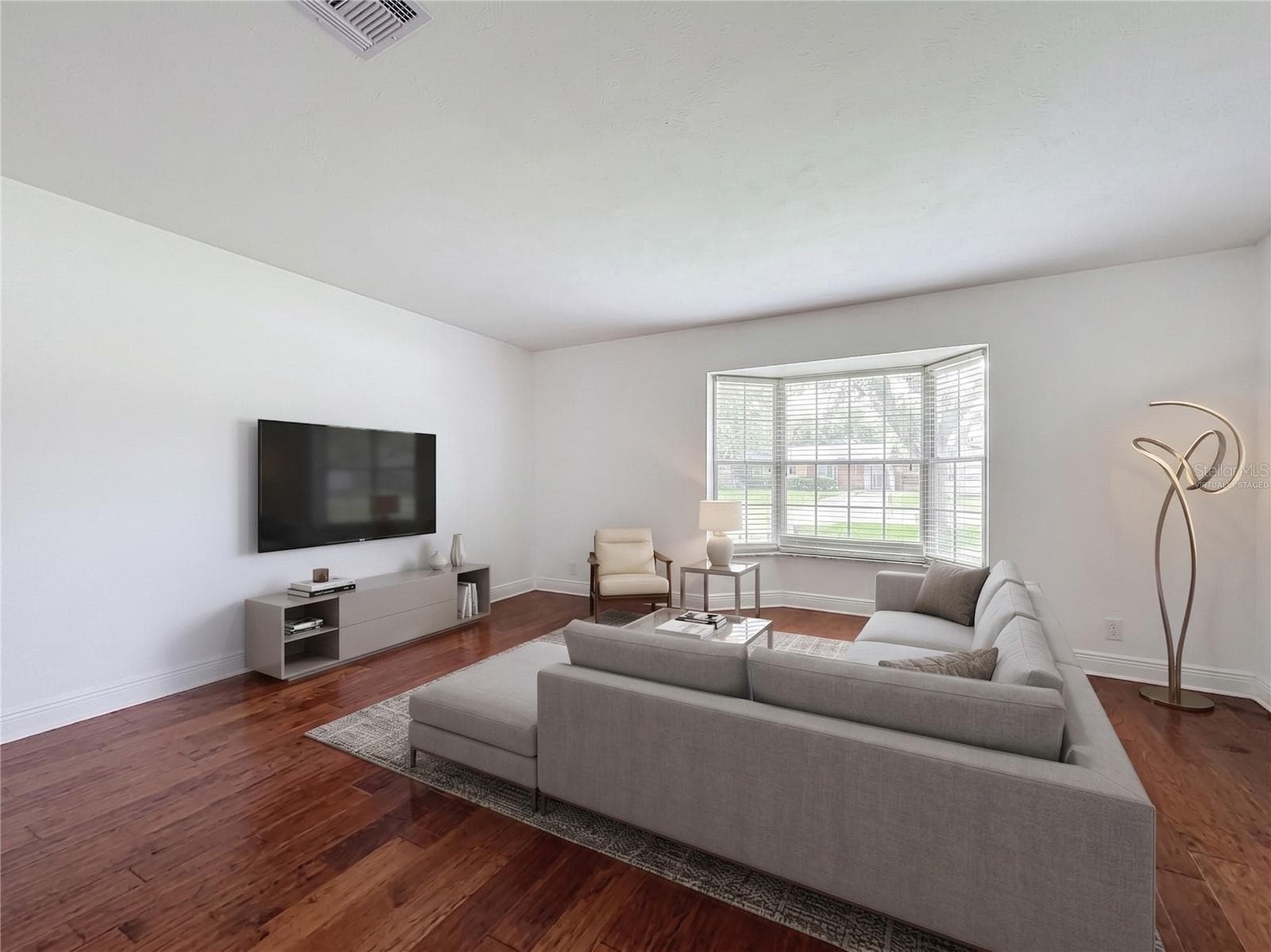virtually staged - 514 W HILDA DR, BRANDON
