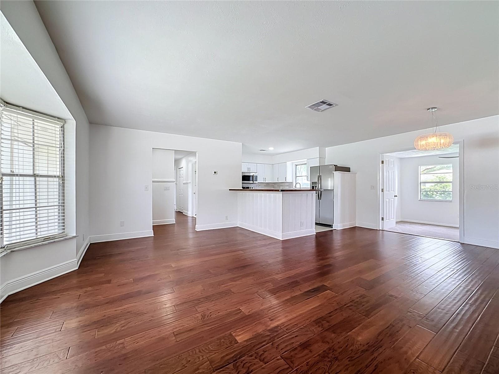 Single Family Residence at 514 W HILDA DR, BRANDON, photo 13 of 51