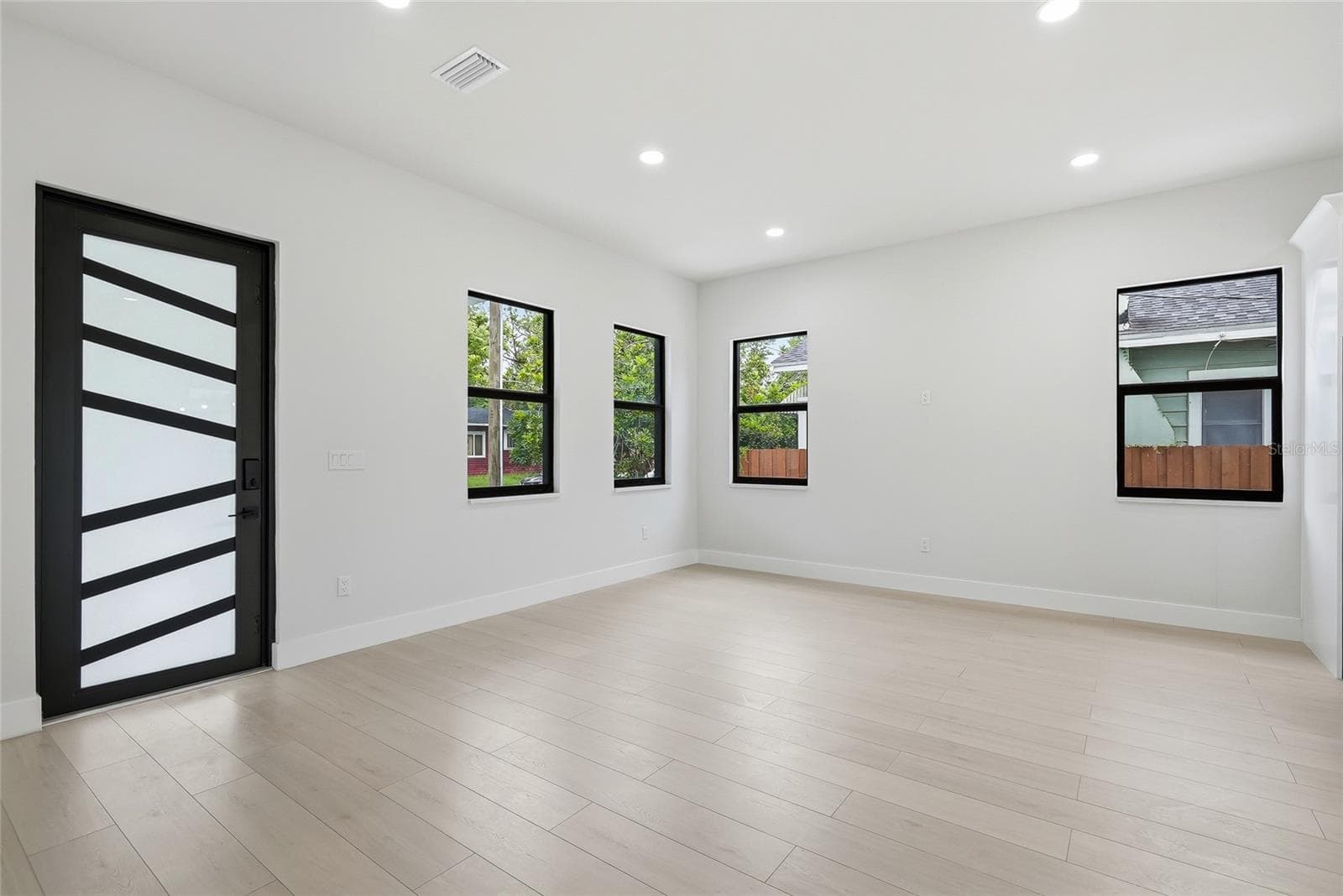 Single Family Residence at 7106 N 10TH ST, TAMPA, photo 5 of 37