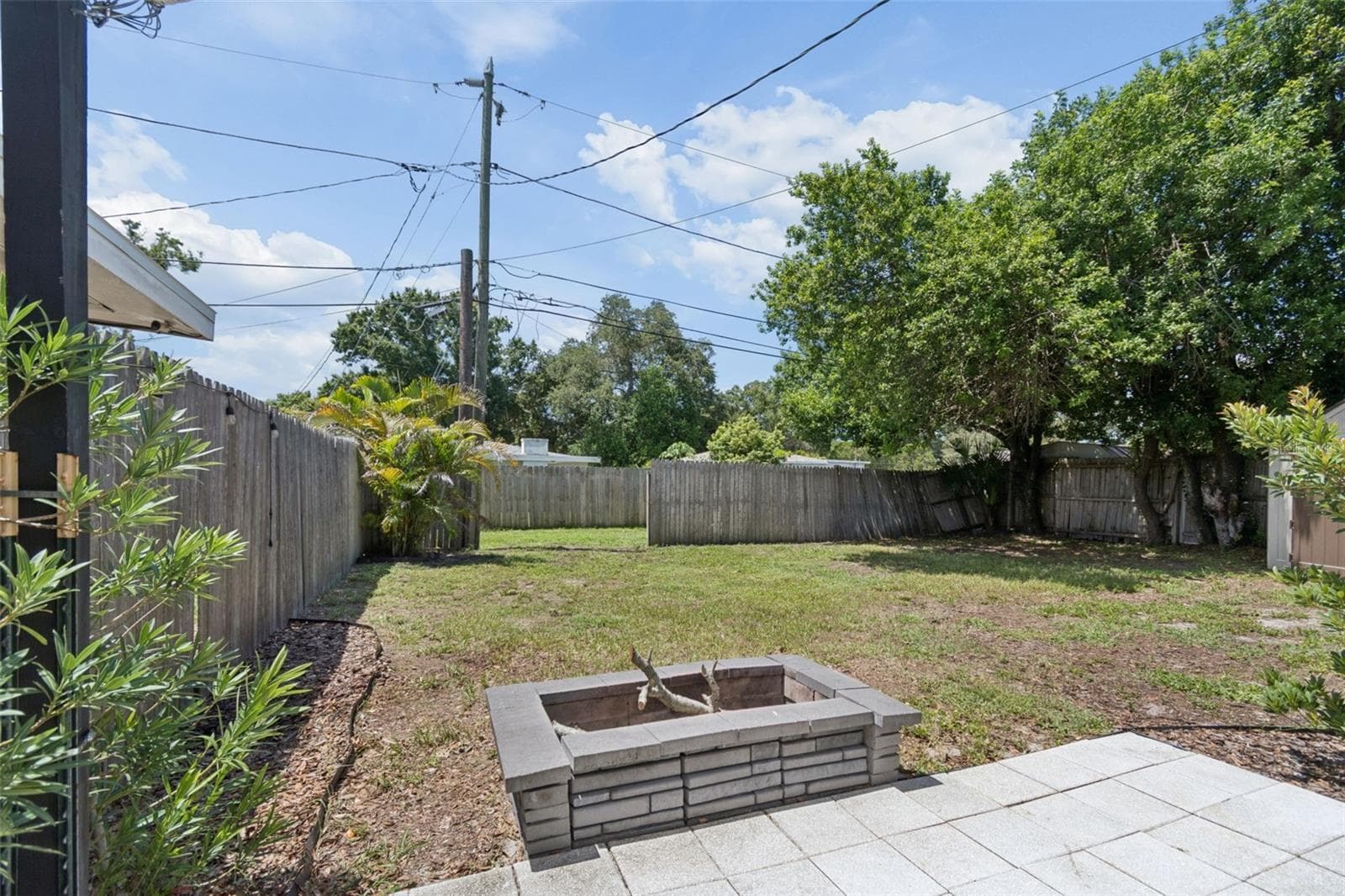 Backyard with firepit - 4924 45TH AVE N, ST PETERSBURG