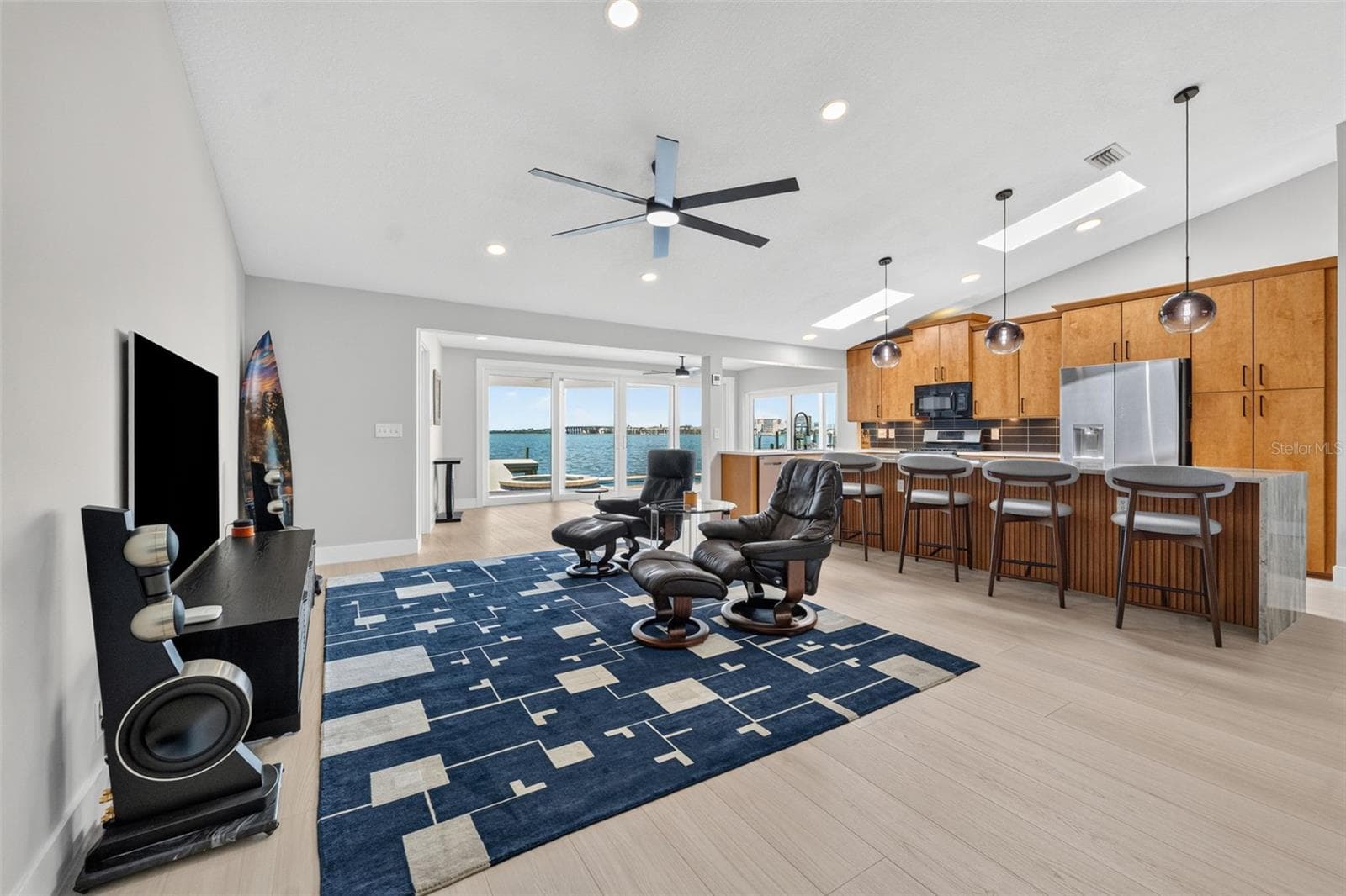 Seamless open concept floorpan with family room to kitchen - 2936 68TH AVE S, ST PETERSBURG
