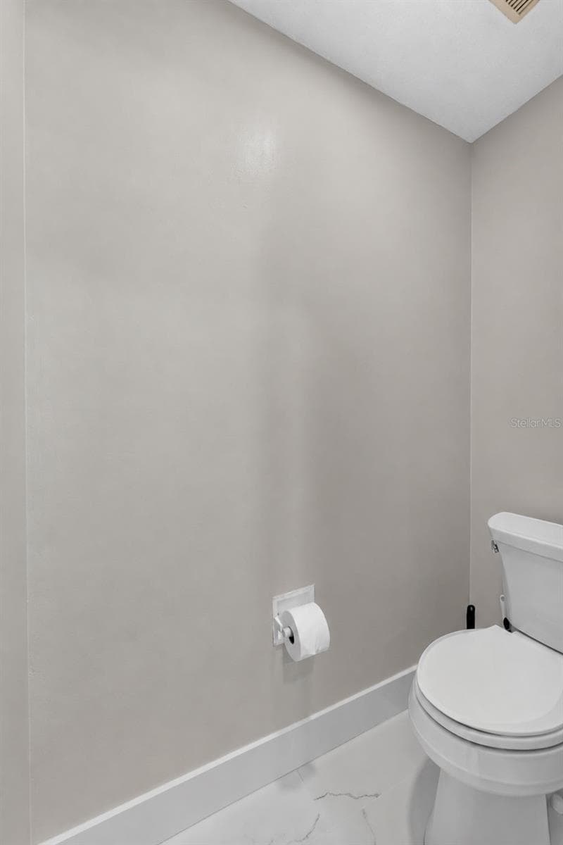 Water closet in primary bathroom - 2936 68TH AVE S, ST PETERSBURG