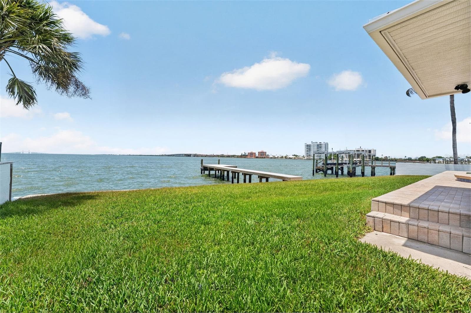 Plenty of green space in the backyard - 2936 68TH AVE S, ST PETERSBURG