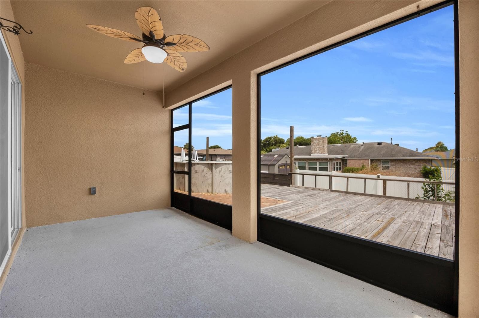 LANAI - 144 WATERSIDE CIR, WINTER HAVEN