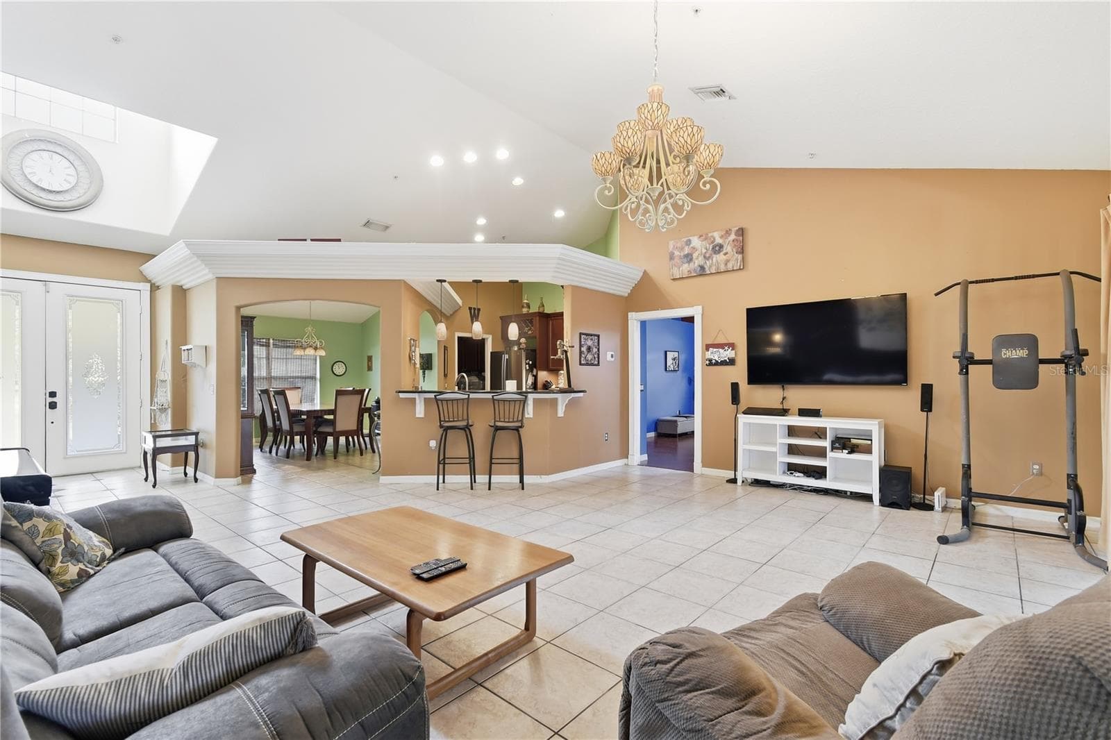 Single Family Residence at 23354 OAK PRAIRIE CIR, SORRENTO, photo 17 of 44