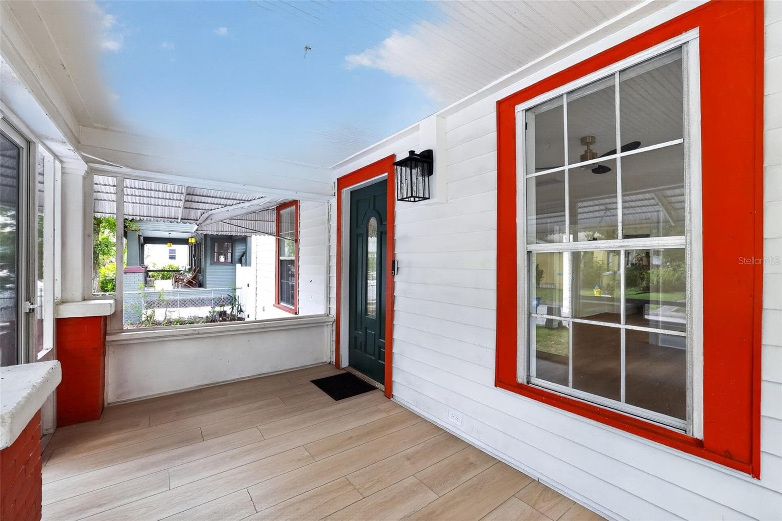Classic bungalow-style front porch - 813 E NEW ORLEANS AVE, TAMPA