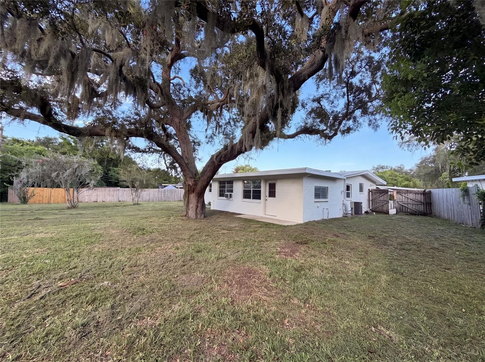Single Family Residence at 1436 ALABAMA AVE, HOLLY HILL, photo 5 of 23
