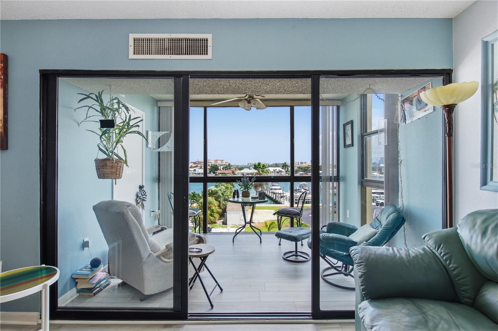 Condominium at 800 S GULFVIEW BLVD #403, CLEARWATER BEACH, photo 11 of 54
