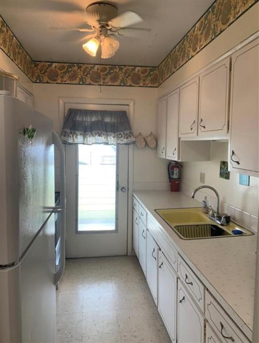 Clubhouse Kitchen - 3009 N HALIFAX AVE #2, DAYTONA BEACH