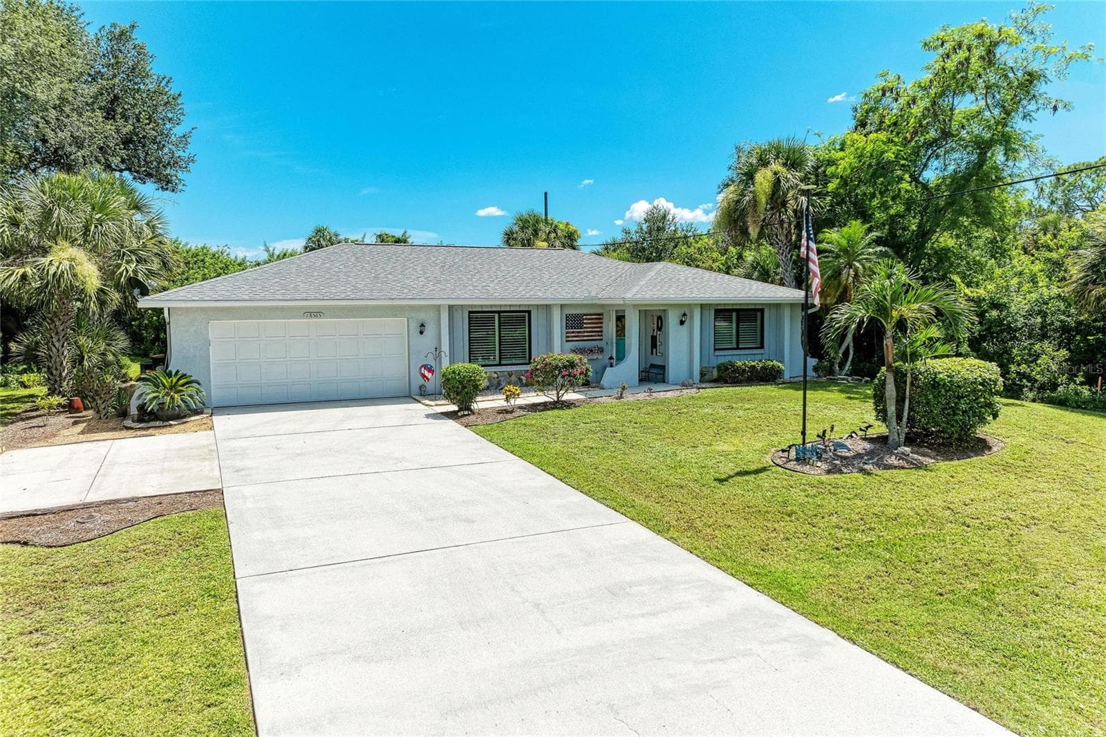 Single Family Residence at 18565 EDGEWATER DR, PORT CHARLOTTE, photo 3 of 38