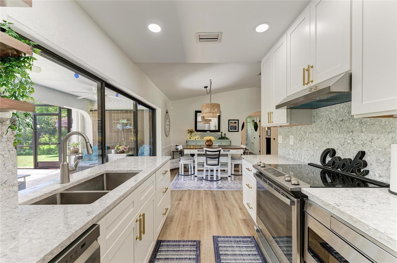 Single Family Residence at 18565 EDGEWATER DR, PORT CHARLOTTE, photo 12 of 38