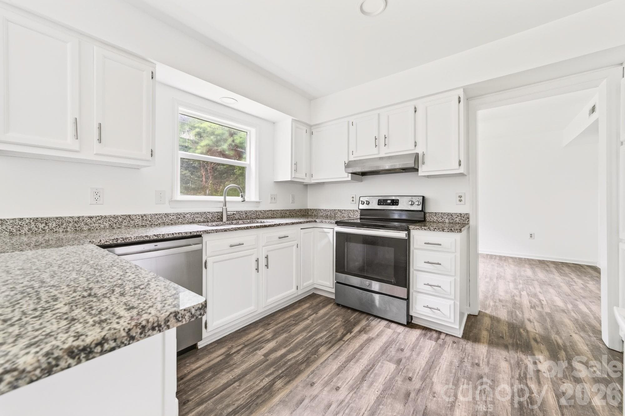 Single Family Residence at 616 Silversmith Lane, Charlotte, photo 16 of 39