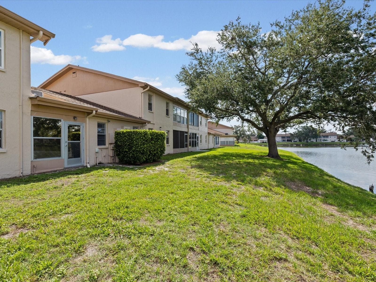 Pond View with Water Fountain. NON Flood Zone! - 3806 STAYSAIL LN, HOLIDAY