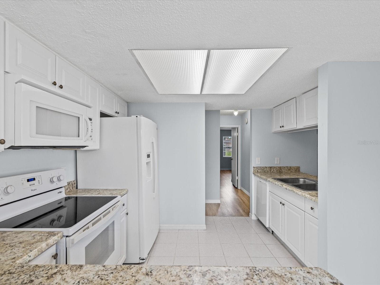 Large Kitchen - 3806 STAYSAIL LN, HOLIDAY