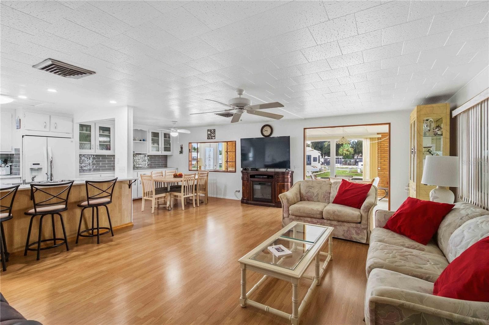 Mobile Home at 5510 DENMARK DR, BRADENTON, photo 4 of 32